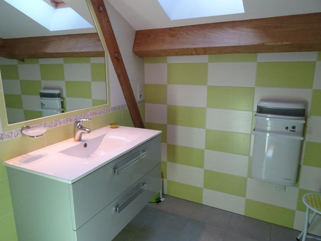 Upstairs attic bathroom, green and white tiling, Le Rouge Gorge gîte